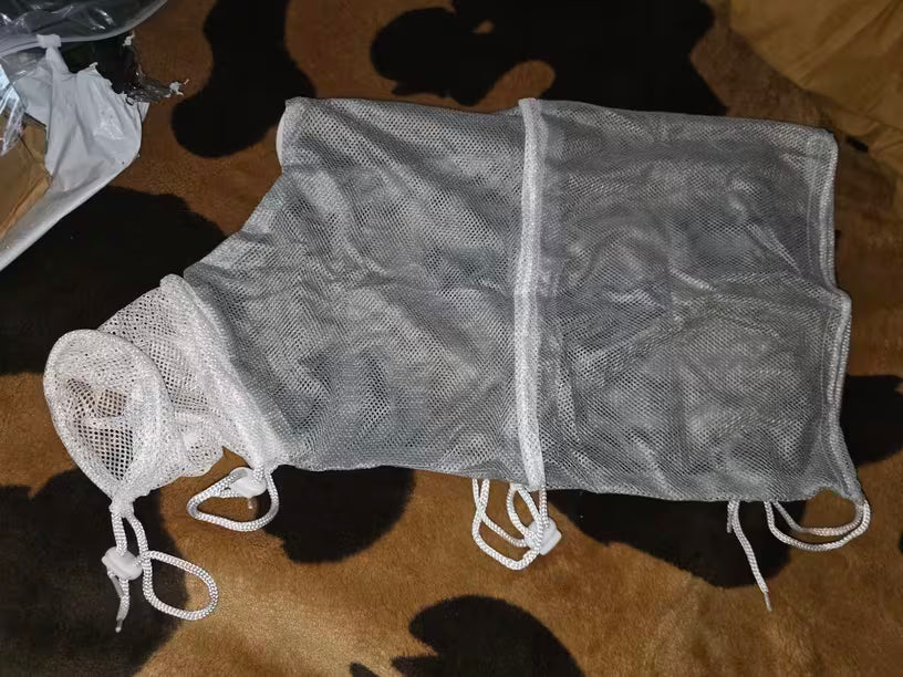Customer photo of the Mewlune cat bathing bag